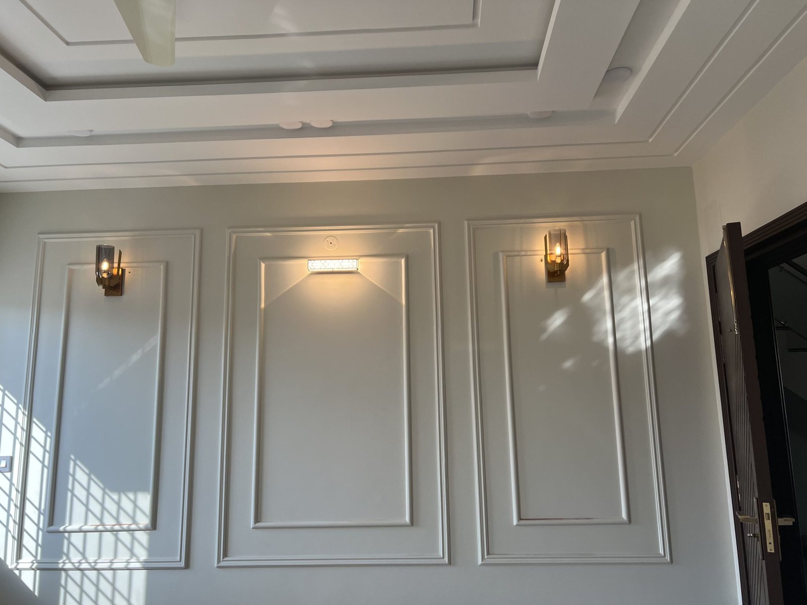 Wall decoration of 10 marla house in Mian Channu